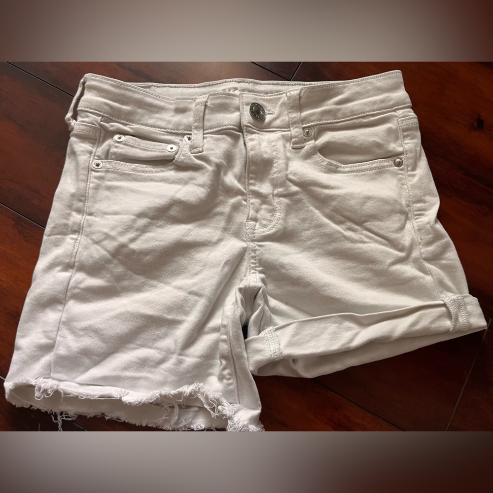 Juniors size 2 American Eagle White Jean shorts Midi